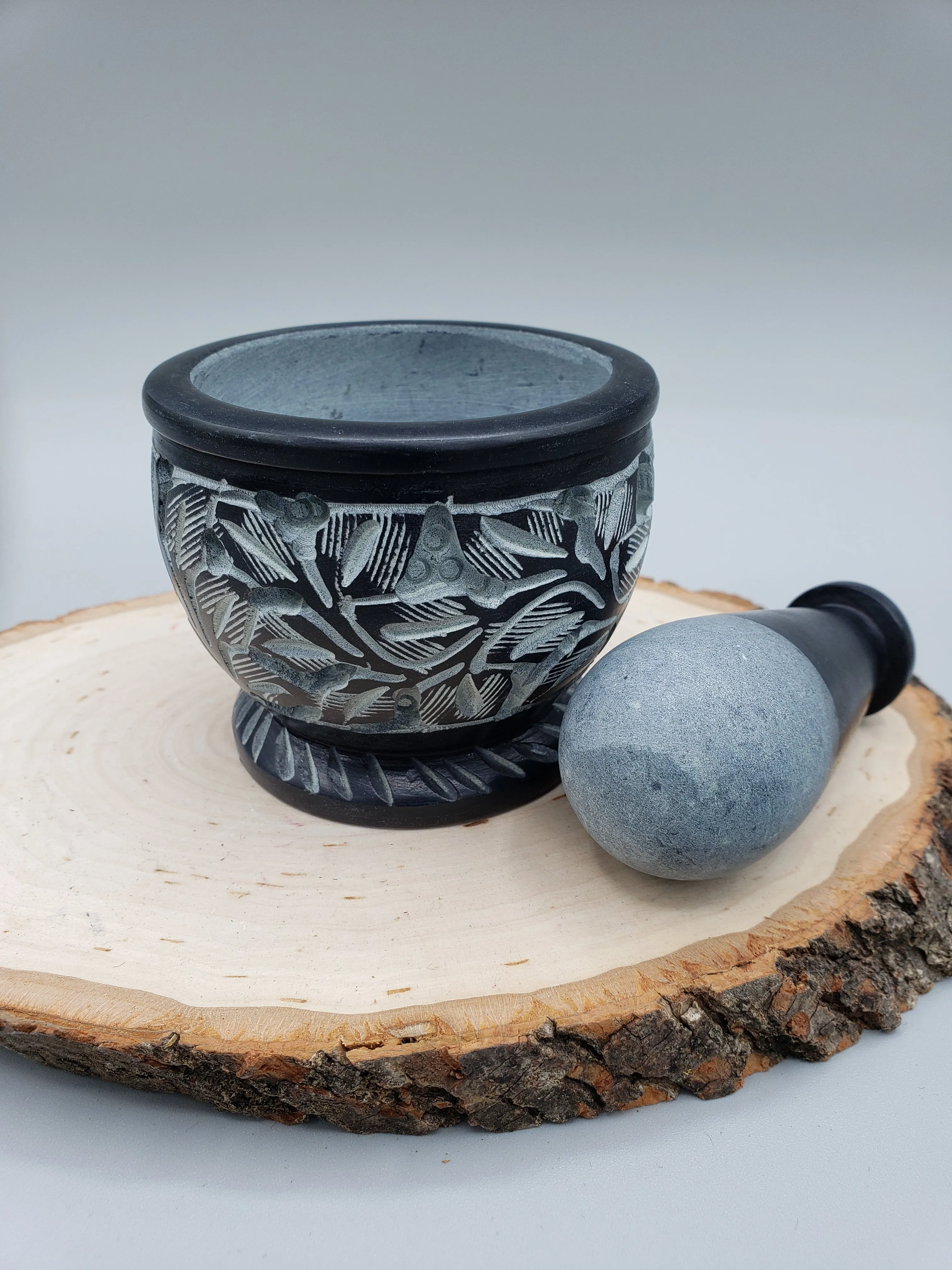 BLACK CARVED MORTAR & PESTLE