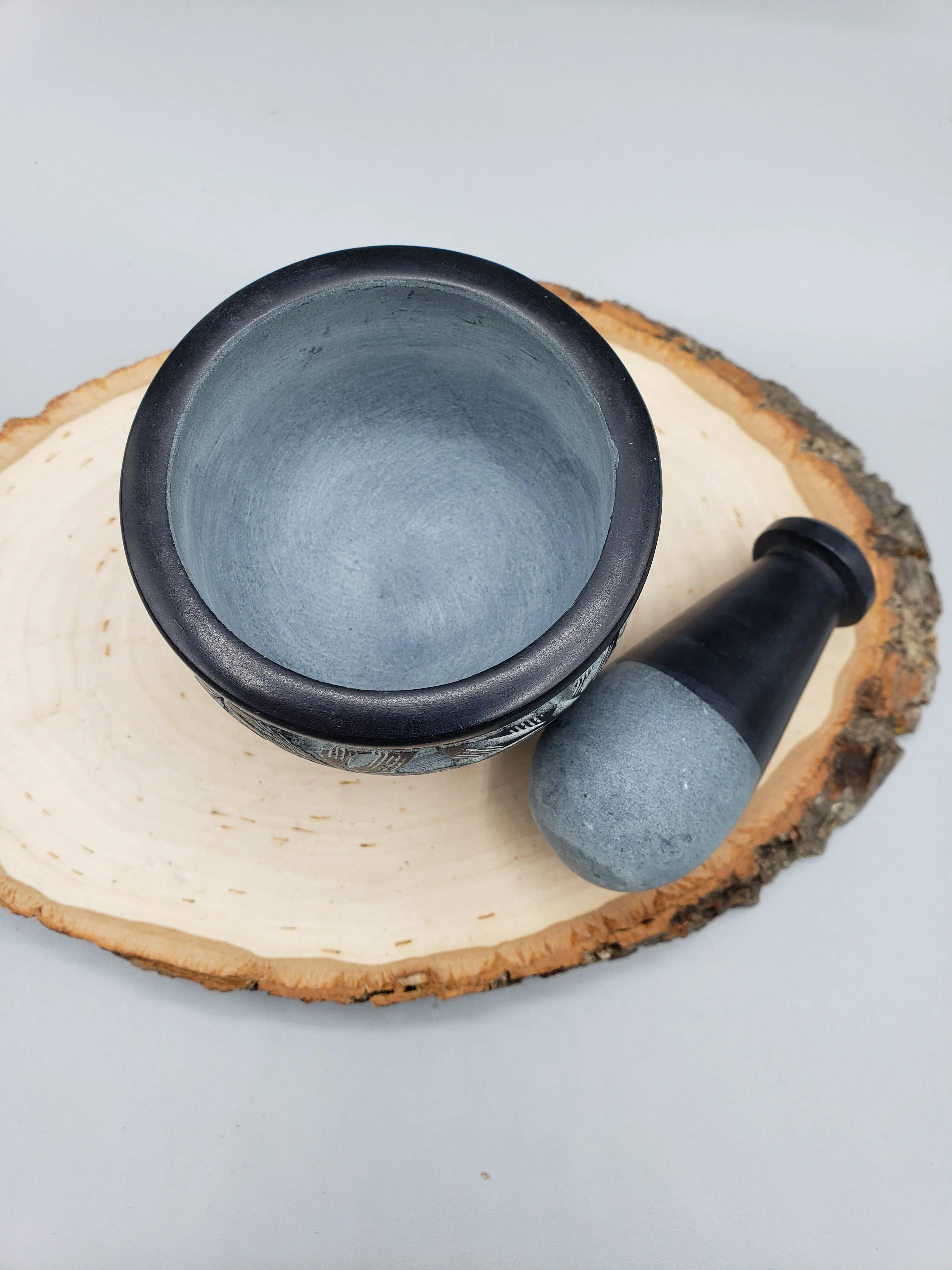 BLACK CARVED MORTAR & PESTLE