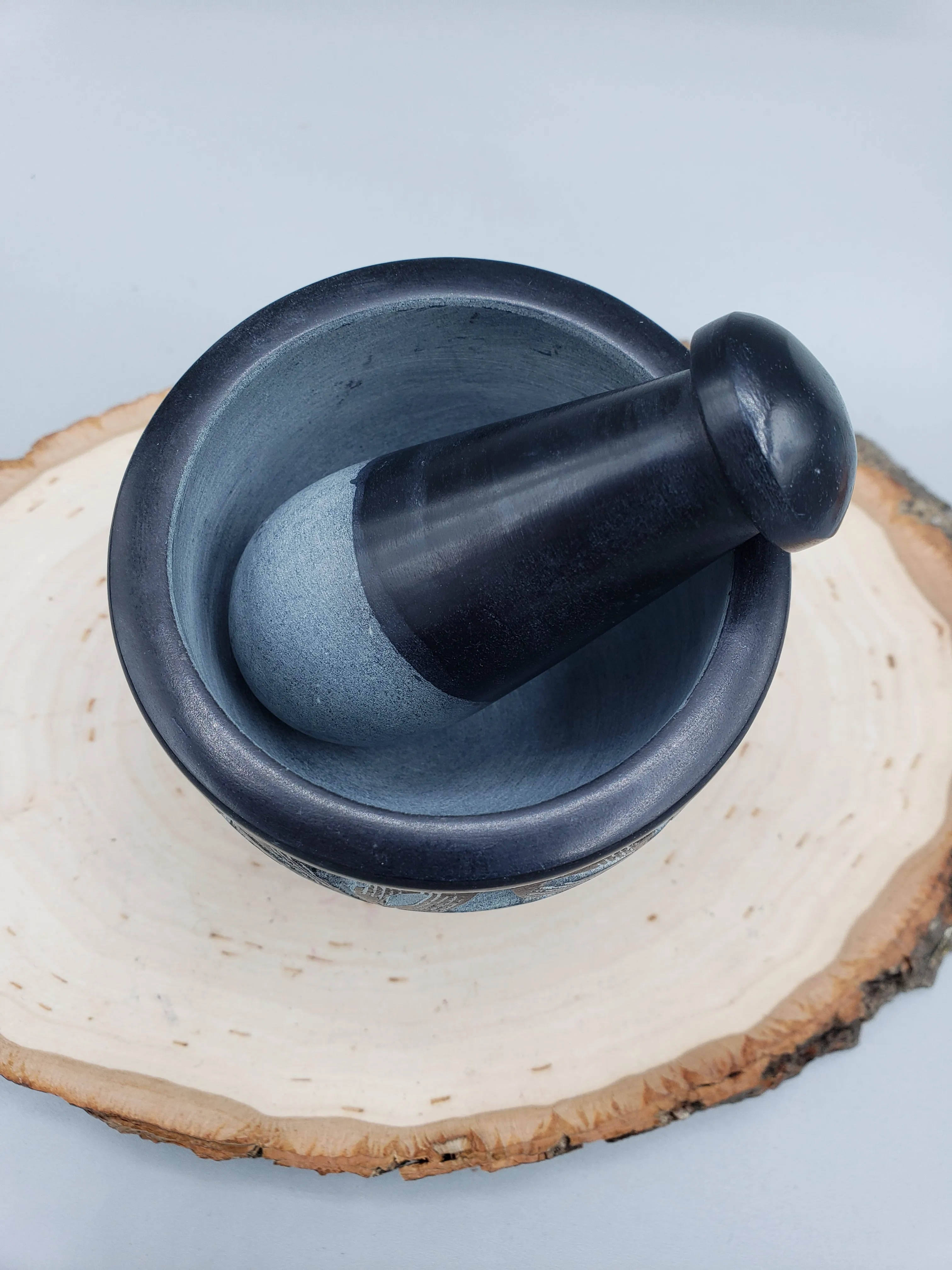 BLACK CARVED MORTAR & PESTLE