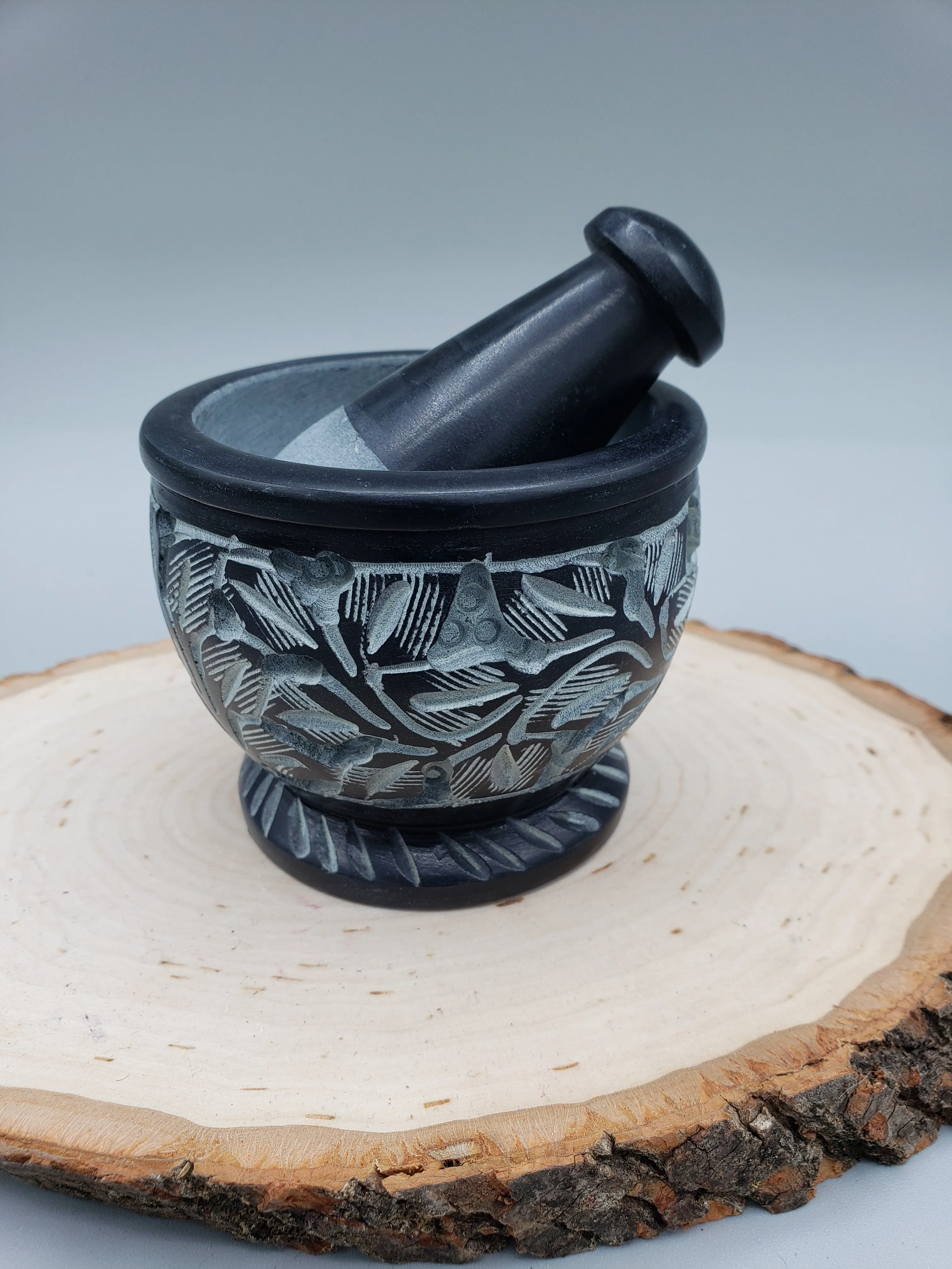 BLACK CARVED MORTAR & PESTLE