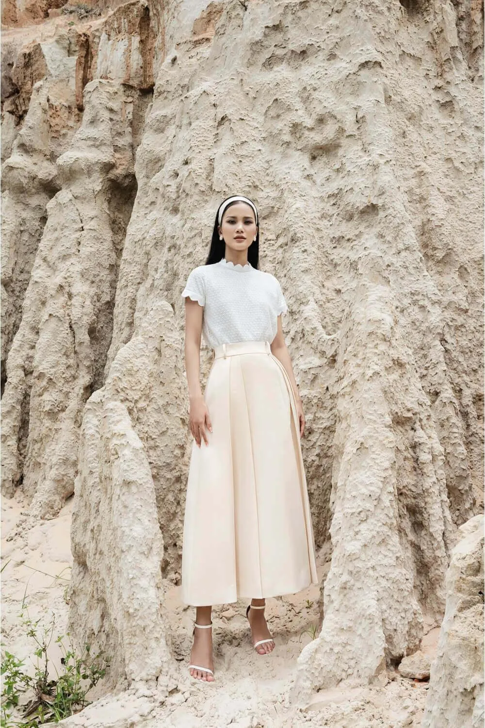 Branton Slit High Waist Sandy Crepe Midi Skirt