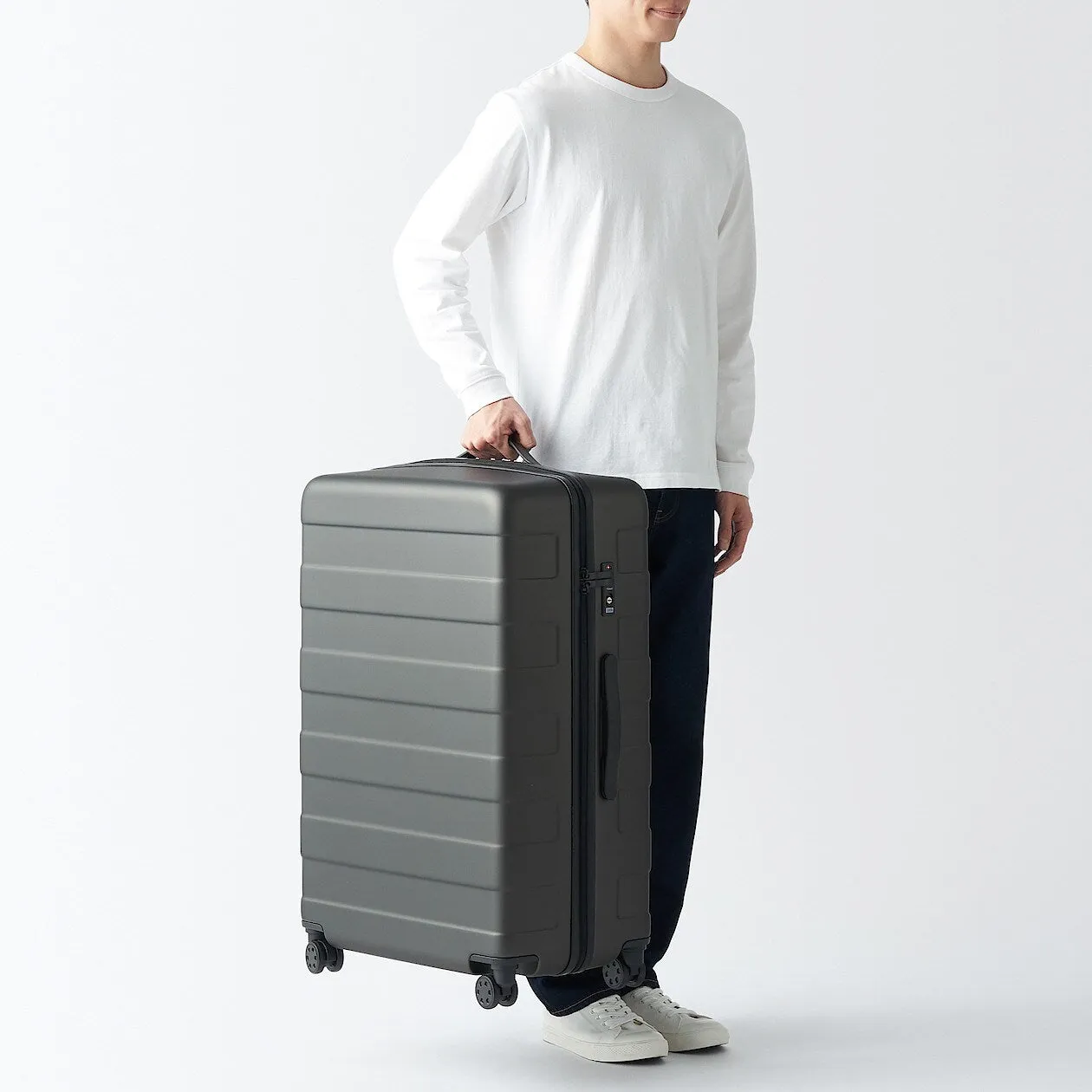 Hard Shell Suitcase - 105L (77cm)