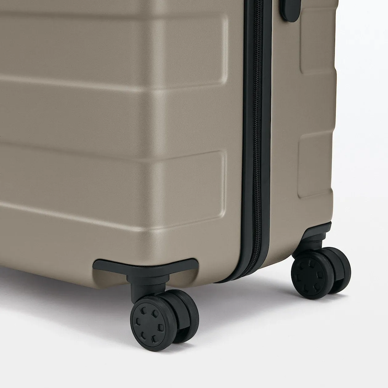 Hard Shell Suitcase - 105L (77cm)