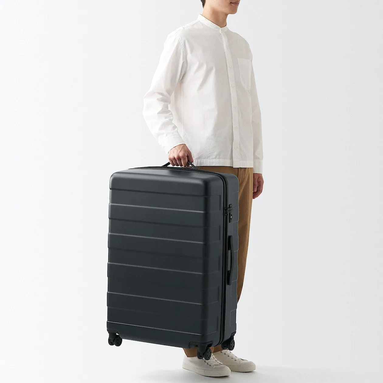 Hard Shell Suitcase - 105L (77cm)