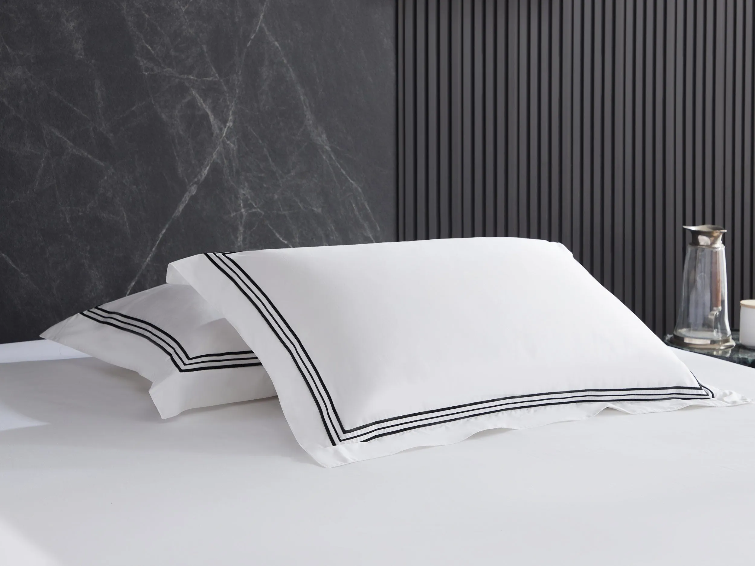 Hotelier Prestigio™ Lucent White With Black Border Fitted Sheet Set